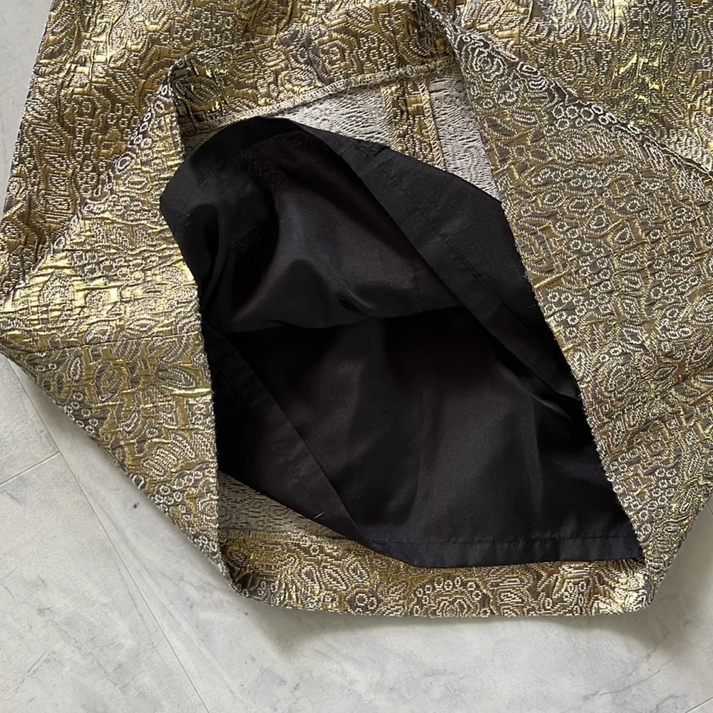 Loft Gold metallic mini skirt  elastic waist. Front welt style pockets EUC Sz SP